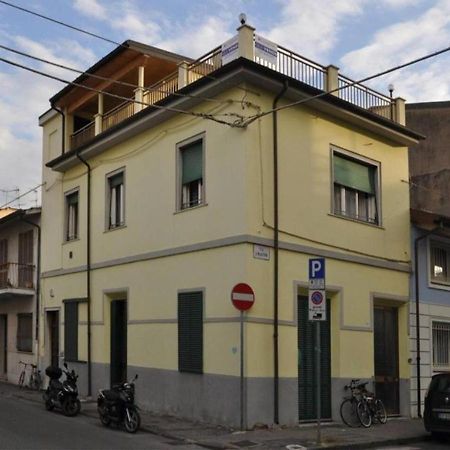 Altido Apt For 8 With Huge Terrace In Old Town Of Viareggio Ngoại thất bức ảnh