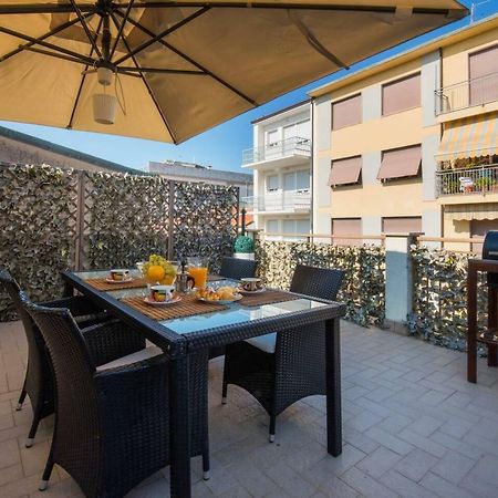 Altido Apt For 8 With Huge Terrace In Old Town Of Viareggio Ngoại thất bức ảnh