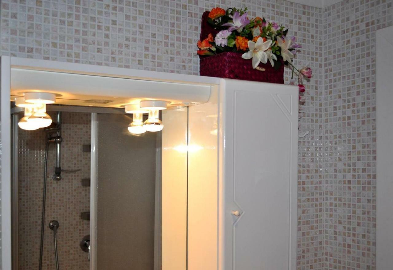Altido Apt For 8 With Huge Terrace In Old Town Of Viareggio Ngoại thất bức ảnh